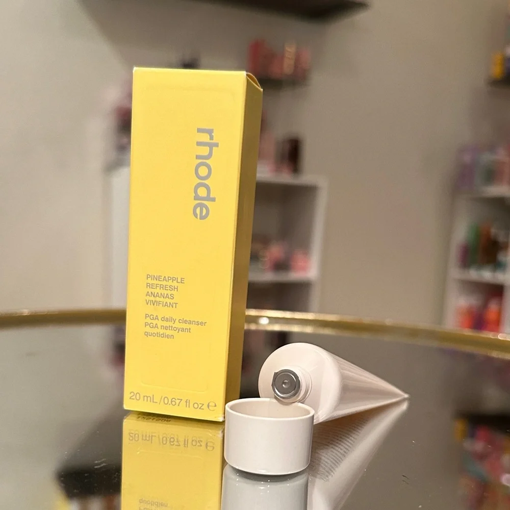SOLD RHODE Pineapple Refresh Cleanser - Picture 4 of 4